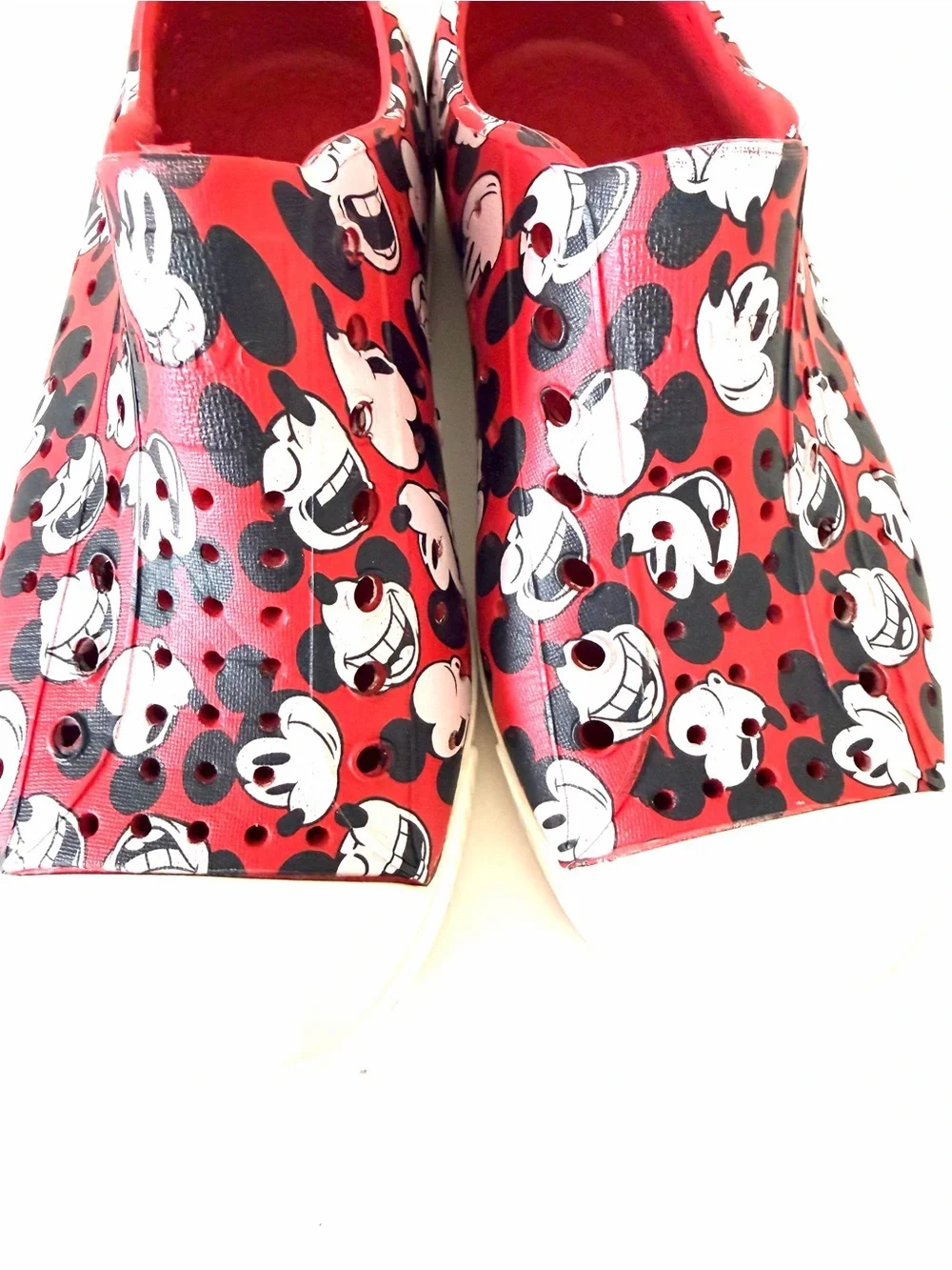 Native Disney Mickey Mouse Jefferson Print slip-on shoes in red Size C 13